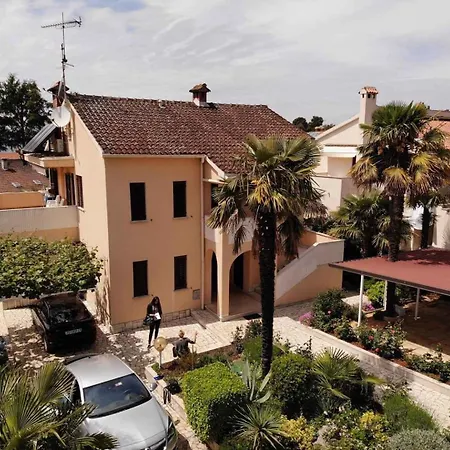 In Porec/istrien 31168 דירה *